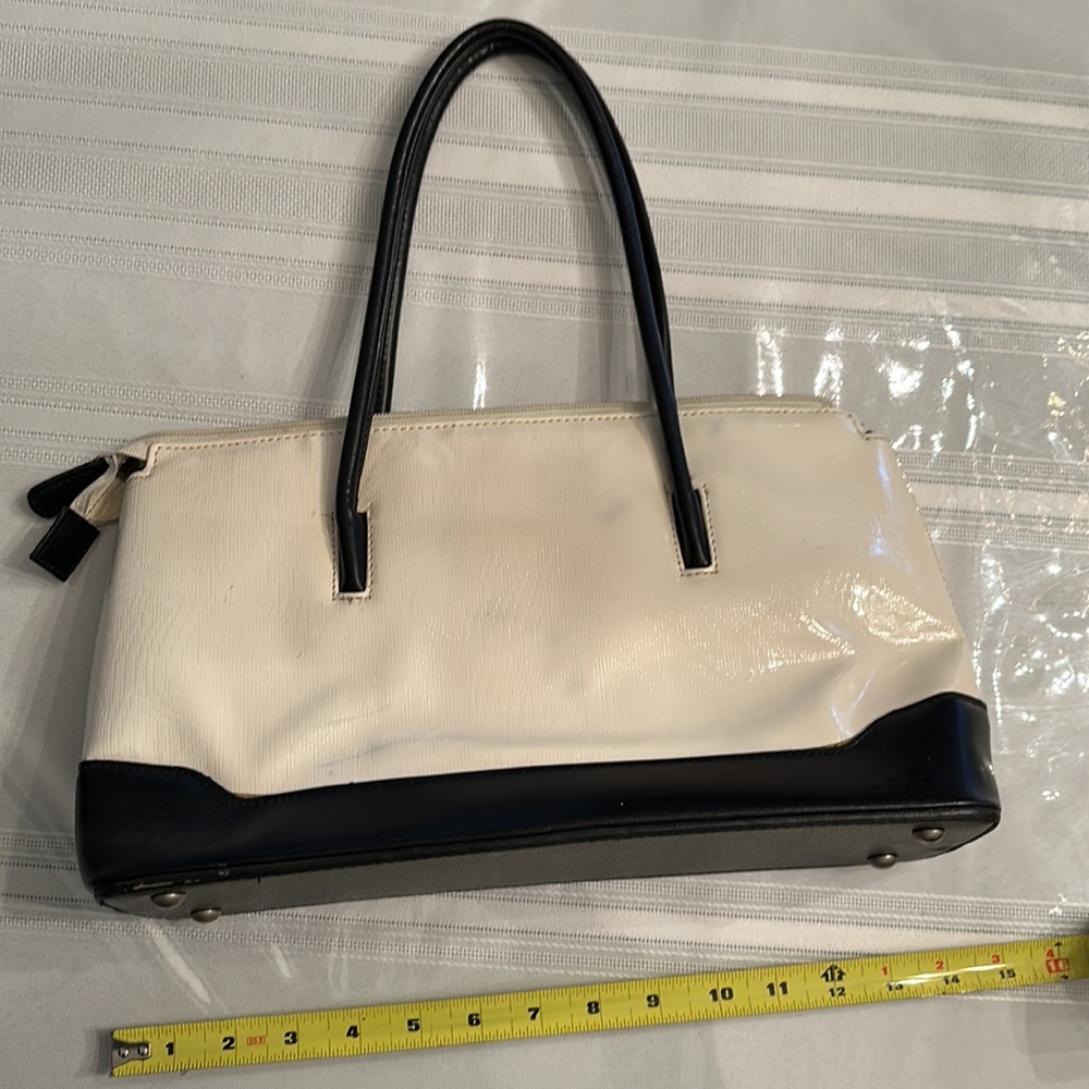 Vintage Black & white shiny pocketbook - Picture 8 of 11
